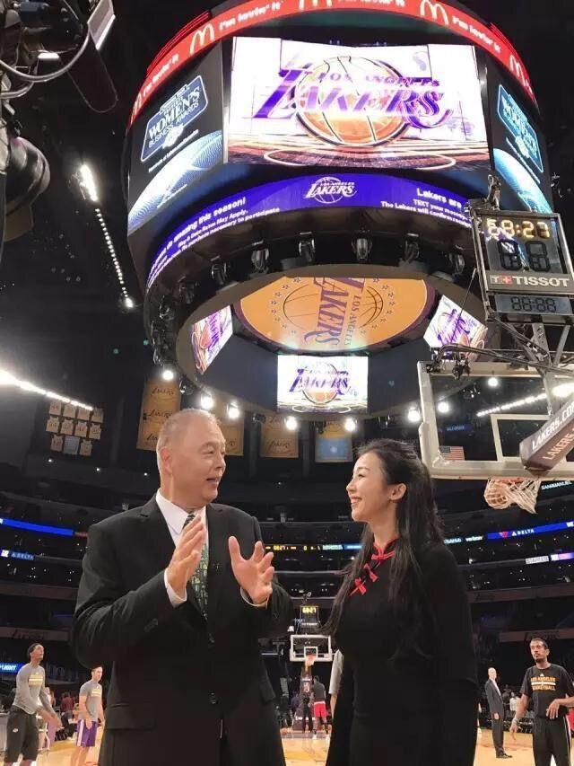 张指导和张曼源在NBA现场