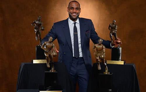 詹姆斯10年三获MVP、两次FMVP