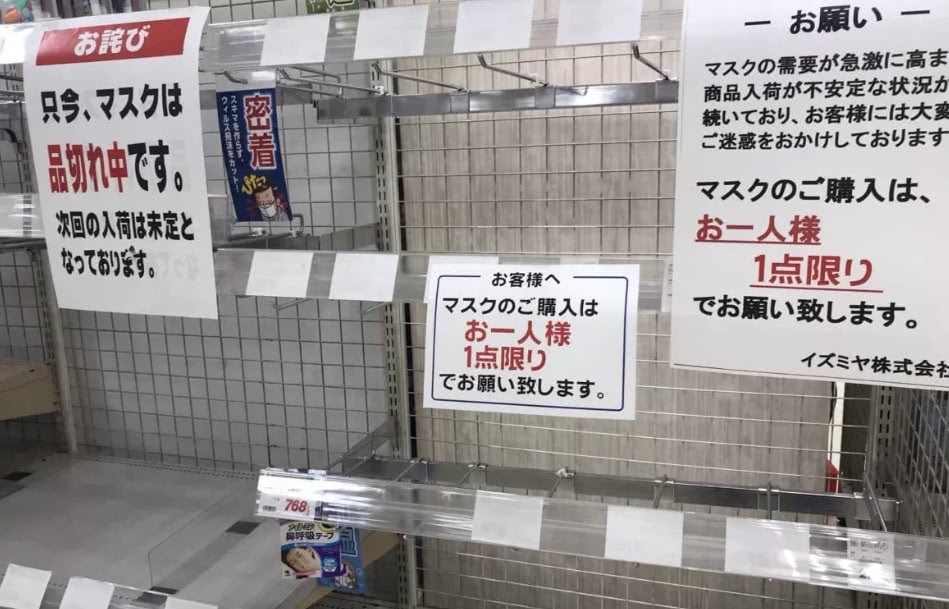 日本药店里口罩脱销