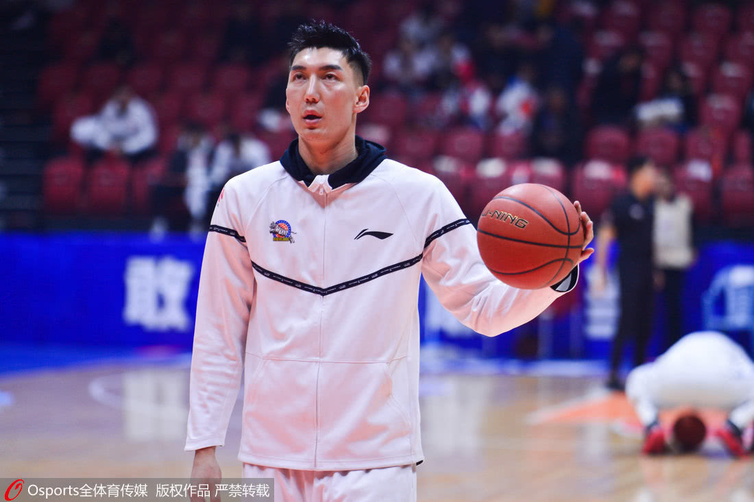 CBA厉兵秣马PK赛-新疆男篮公开训练课 周琦俞长栋缺席