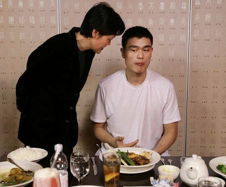 盘点中国篮坛著名母子档 姚明领衔王治郅易建联上榜