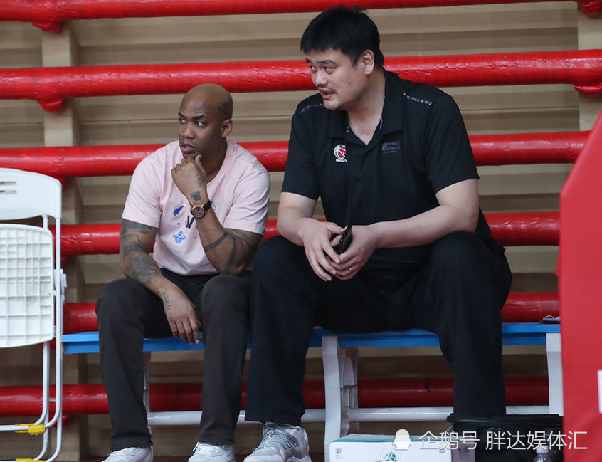 U17战胜U18国青男篮,余嘉豪两双,1米74控卫成亮点