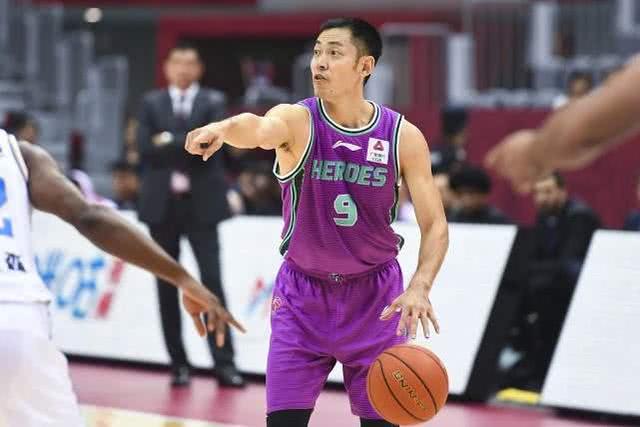 39岁张庆鹏陪伴姚明观看国青比赛,转型之路已很清晰
