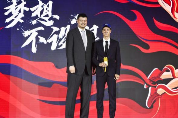 汕大杜兰特首秀惨白,四川4号签真该选张宁