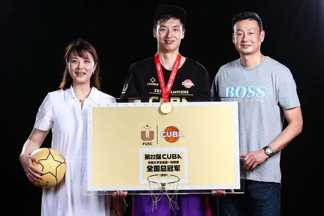 谁说球二代就一定是关系户?首秀20分,郑武之子用举动打破质疑