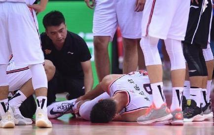 CBA霸主遭25分惨败,球迷期盼一哥回归
