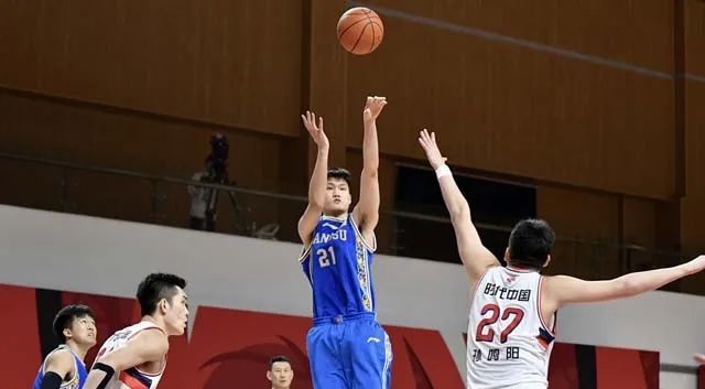 名宿之子从天上坠入“世间”,这是他必需求交的膏火 