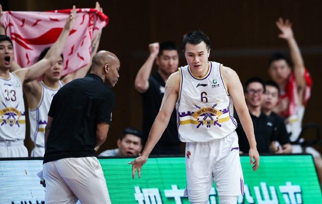 马布里懊悔吗?猛兽场均23分17板+篮板王:试训北控却遭弃