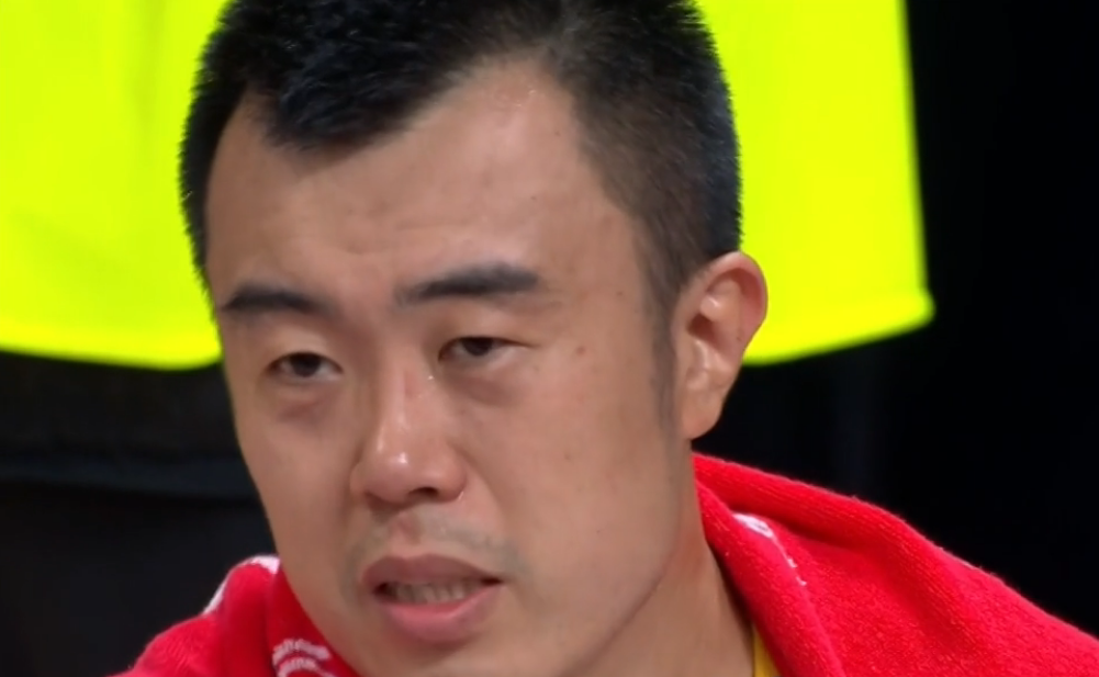 从山东男篮到辽宁男篮,朱荣振没有前进!他只能让韩德君喘口气 