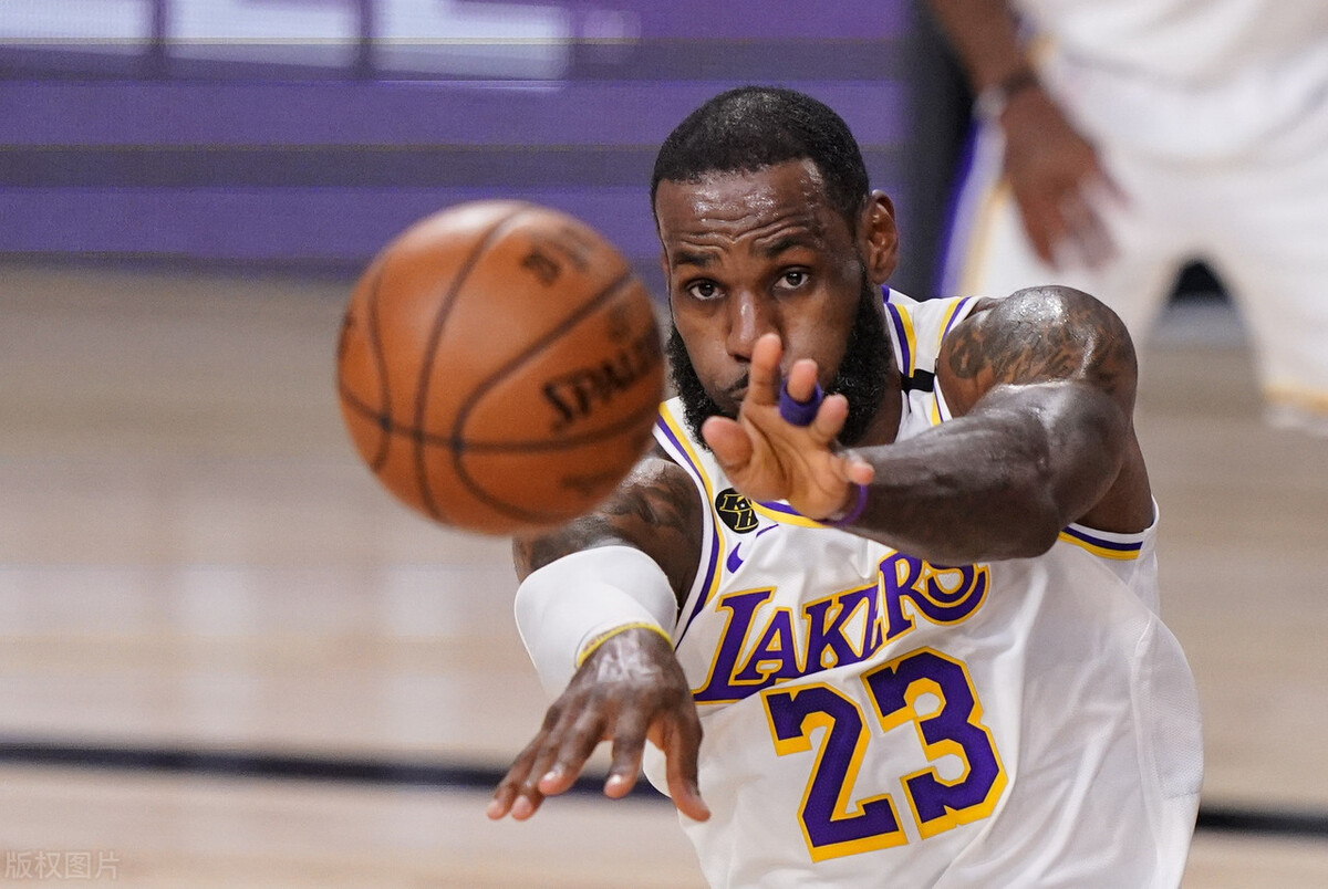 获得过得分王和助攻王的荣誉,NBA历史上仅六位球员上榜