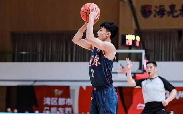 青涩的徐杰也逐步成熟,他坚持了过往一向被称誉的"少年老成"