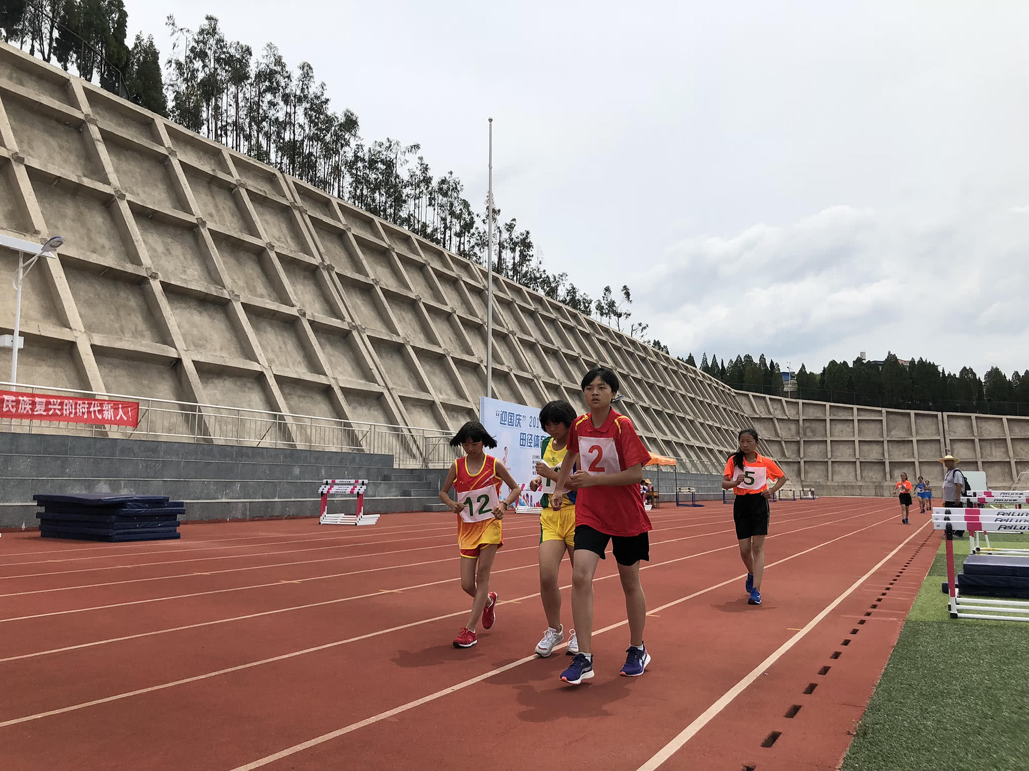 19年玉溪市中小学生田径体育标兵比赛火热进行中企鹅体育新闻