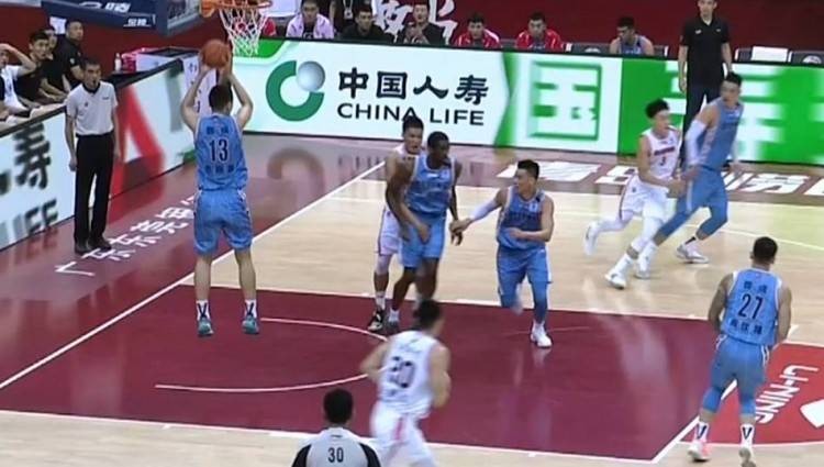 CBA新赛季添加吹罚条款:侵犯对手要害部位 将被吊销竞赛资历 
