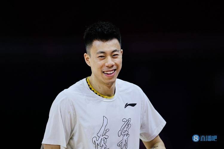 记者：张镇麟已于今早返回国内 隔离后将代表辽篮出战新赛季
