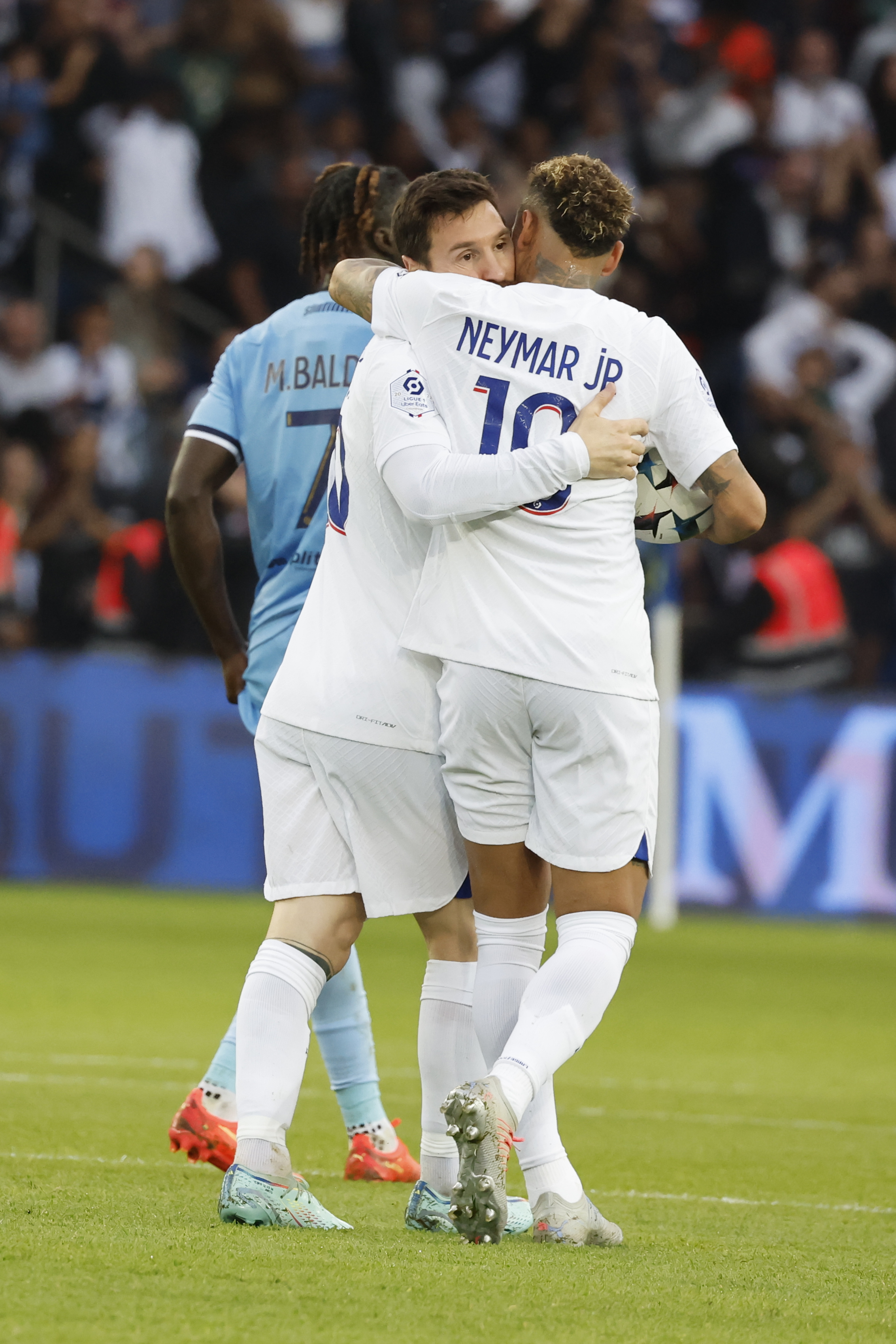 当日，在2022-2023赛季法国足球甲级联赛第13轮比赛中，巴黎圣日耳曼队主场以4比3胜特鲁瓦队。