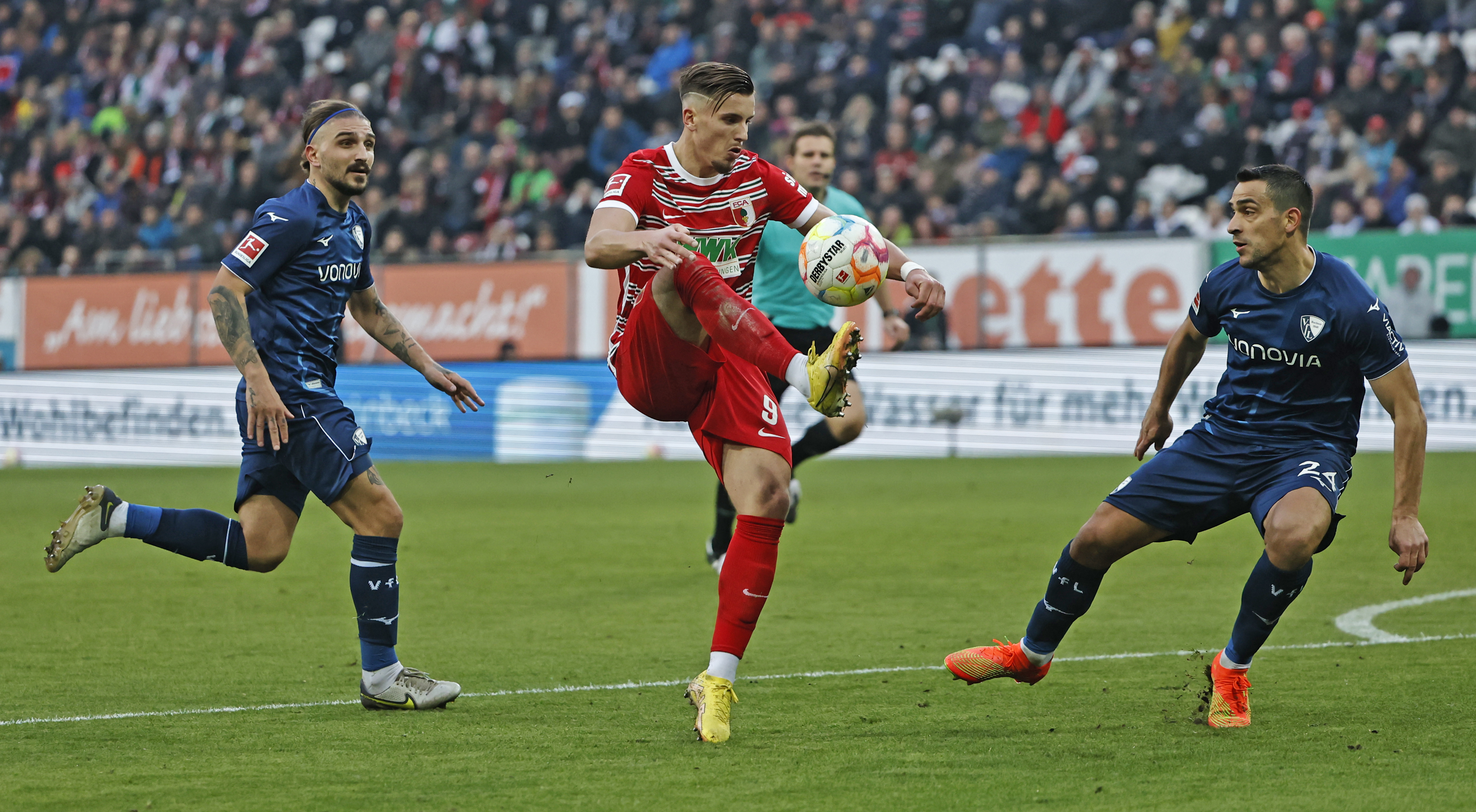 当日，在2022-2023赛季德国足球甲级联赛第15轮比赛中，奥格斯堡队主场以0比1不敌波鸿队。