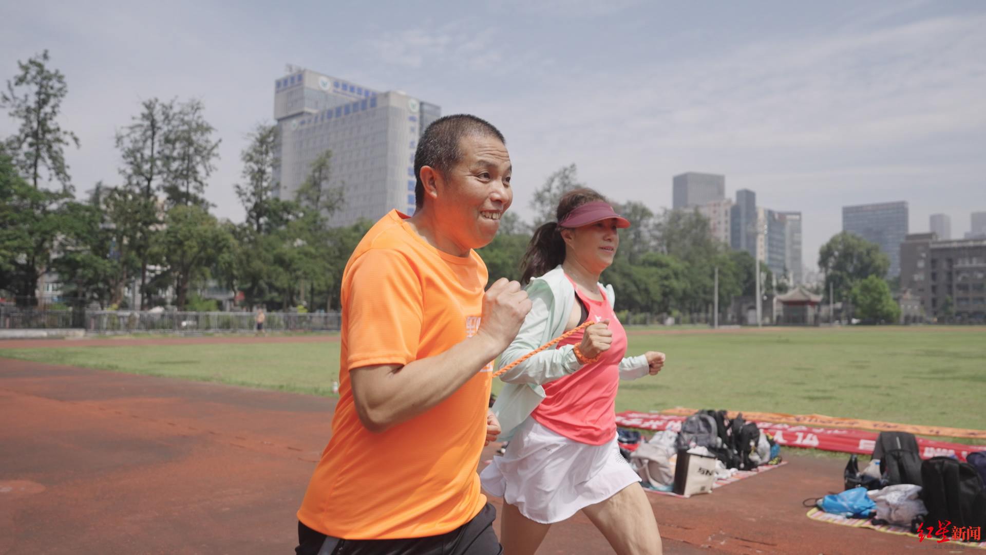 我的大运丨视障跑者王克泉：在这里，我可以放心奔跑、享受快乐