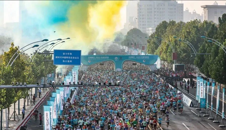 在奔跑中感受天津的魅力，为马拉松健儿加油助威！