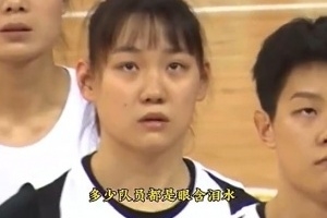 江苏女篮回到主场首场比赛如期举行 两队赛前为丁铁指导默哀