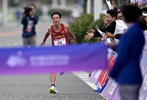 被保送污点！25岁何杰是中国马拉松第1人 亚运会冠军+2破全国纪录