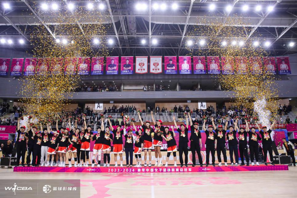 四川女篮卫冕WCBA总冠军 李梦获总决赛最有价值球员