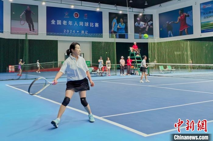 2024年全国老年人网球比赛在内蒙古通辽开赛