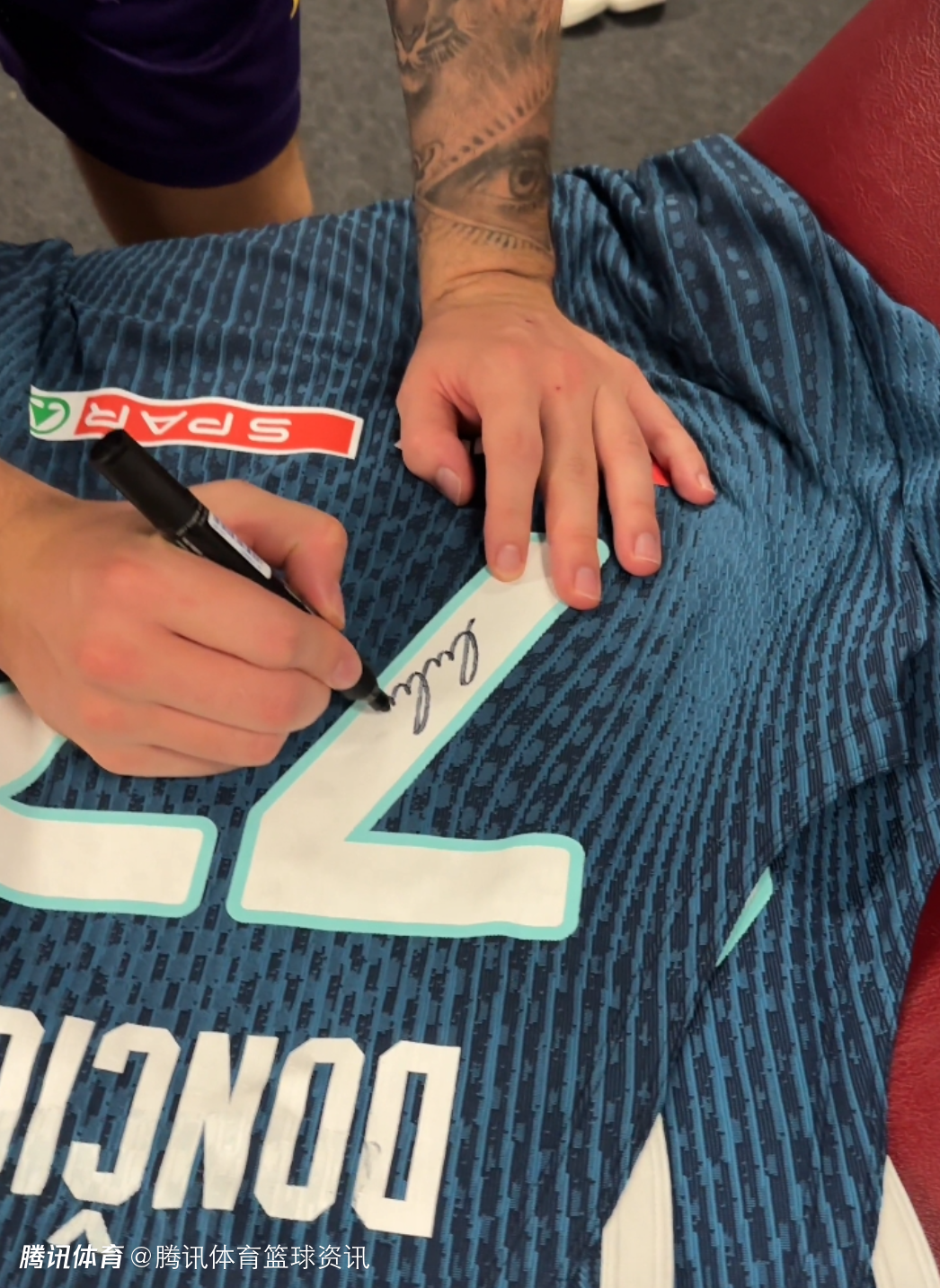 东契奇欧洲杯亲穿+签名球衣正在拍卖目前最高出价为2.7万人民币