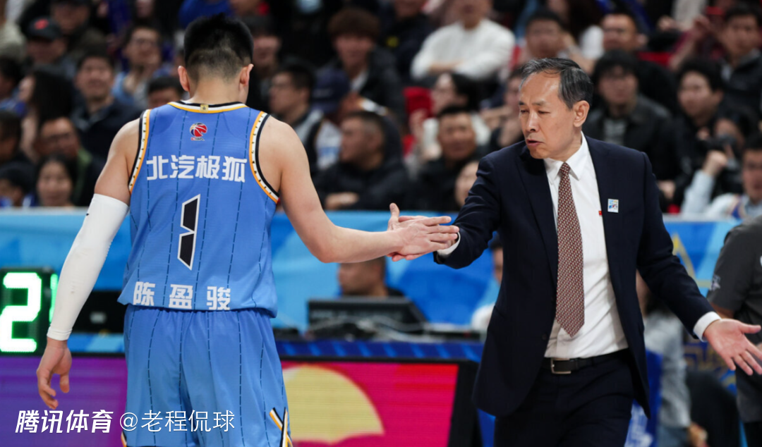 遭自家外援两次怒指一言不发 北京队主帅许利民：还会信任他