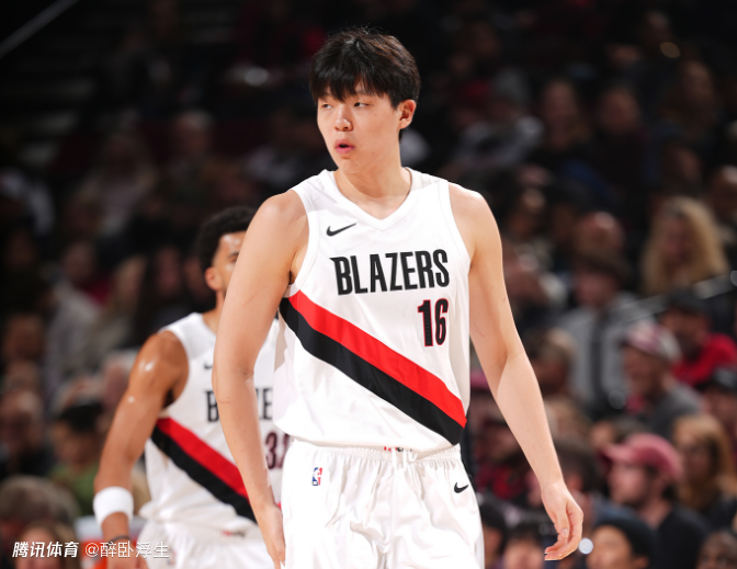 破中国球员8年季后赛数据荒！杨瀚森37秒1篮板 两场季后赛仍0分