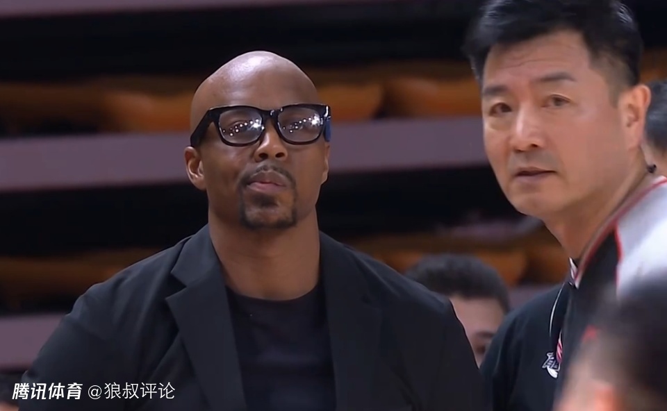郭艾伦：广州主帅之前在NBA当助教理念比较先进 进攻有100套战术