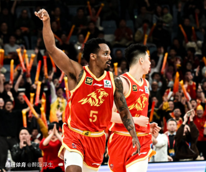 男篮该归化他！布朗46+7+8三分创纪录 单节10中9完胜深圳外援MVP