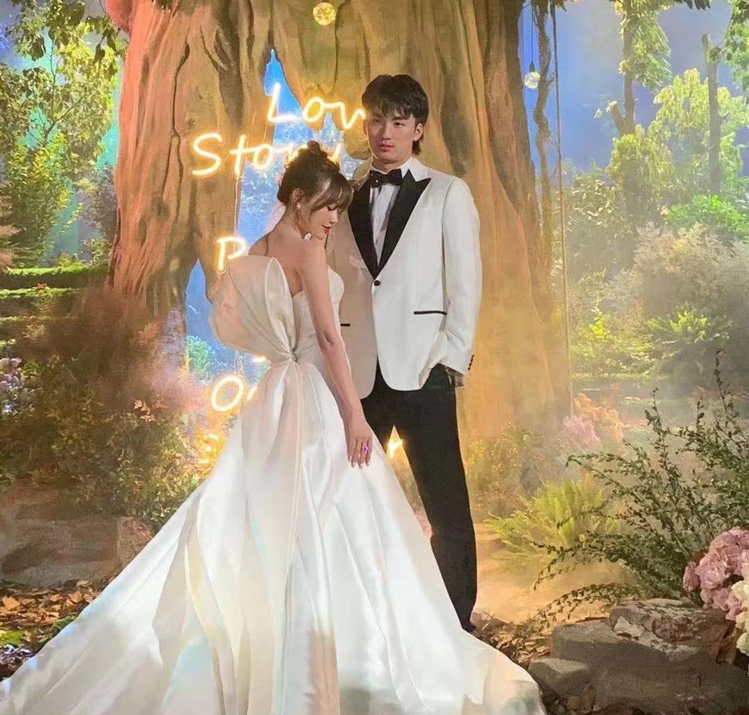 于德豪新婚妻子身份被曝光:名字好似日本名,父亲是湖南亿万富豪