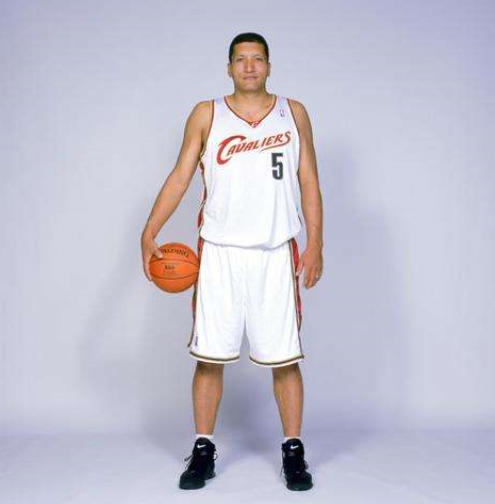 中国男篮传奇球员巴特尔,如今儿子身高超2米,天赋超强 企鹅体育新闻