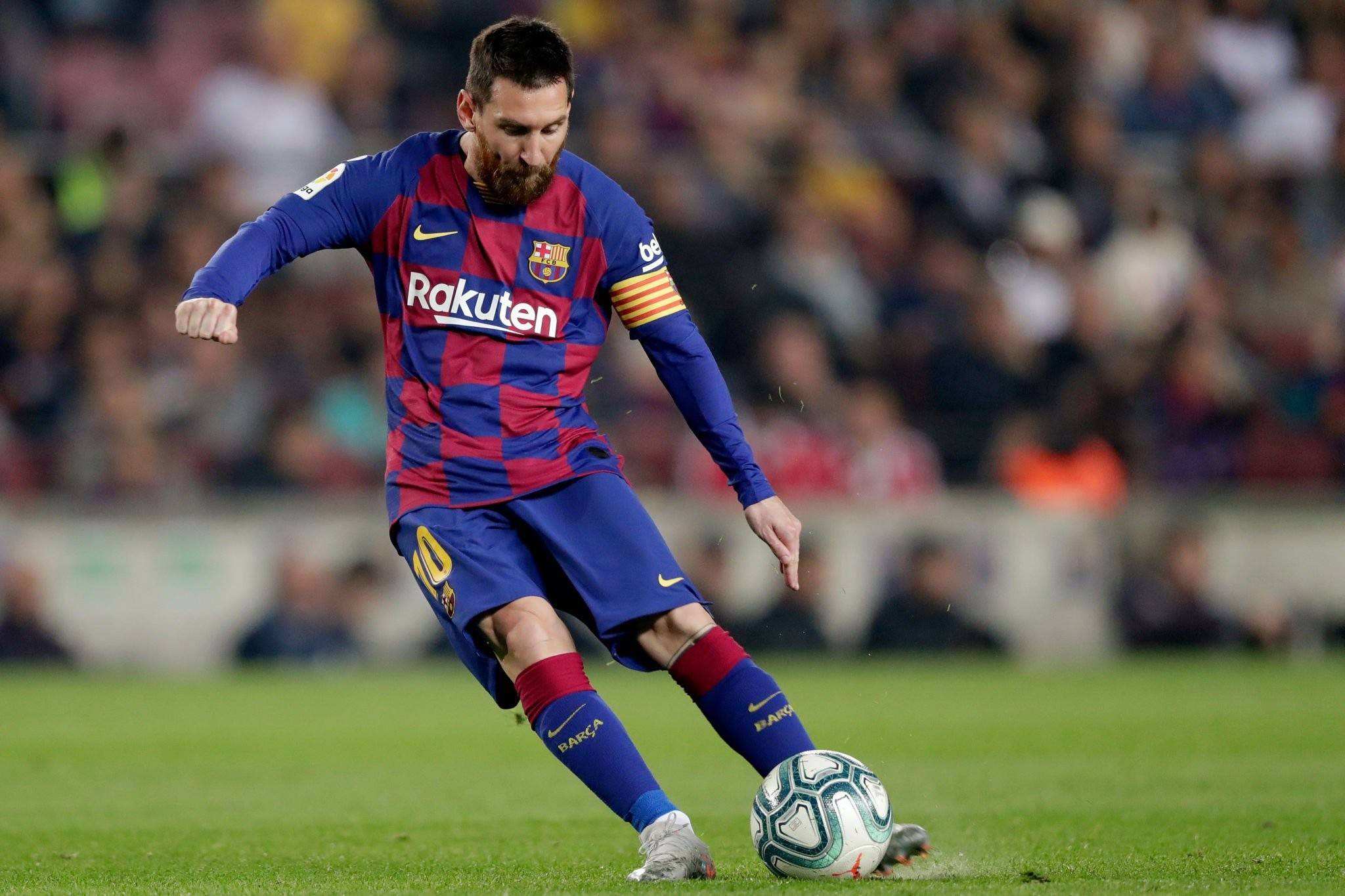 值得一提的是,本场比赛梅西上演帽子戏法的同时,也出现了让人哭笑不得