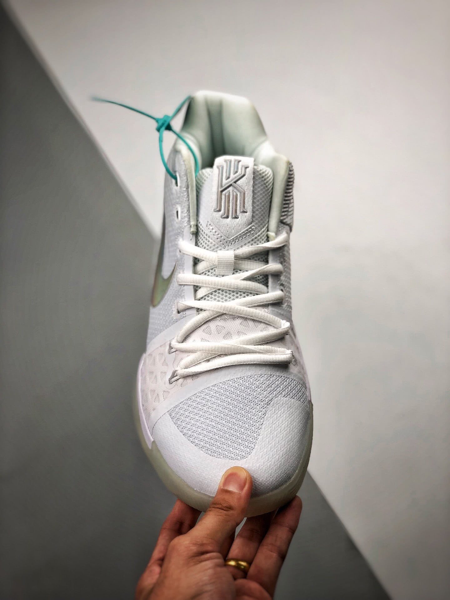 镭射钩子加持nikekyrie3欧文三代纯原白镭射开箱测评