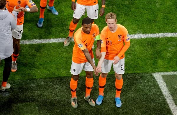 荷兰50大胜爱沙尼亚维纳尔杜姆与德容合体反抗种族歧视