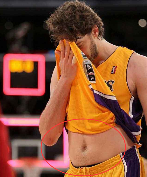 看看这四位球星,他们只有"一块"腹肌! 企鹅体育新闻