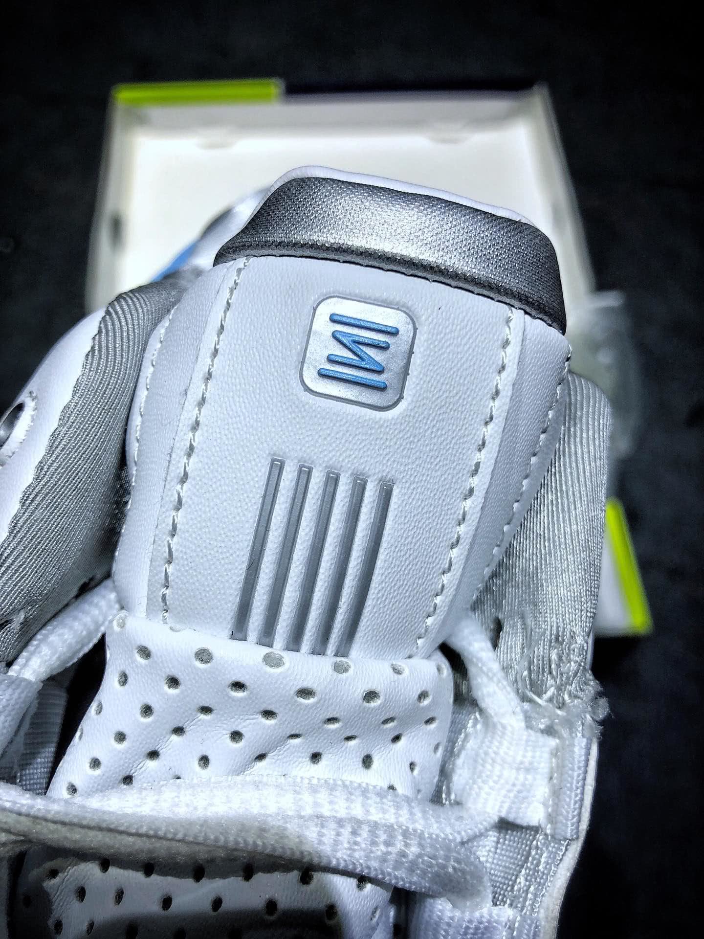 半人半神nikeshoxbb4文斯卡特签名篮球鞋开箱测评