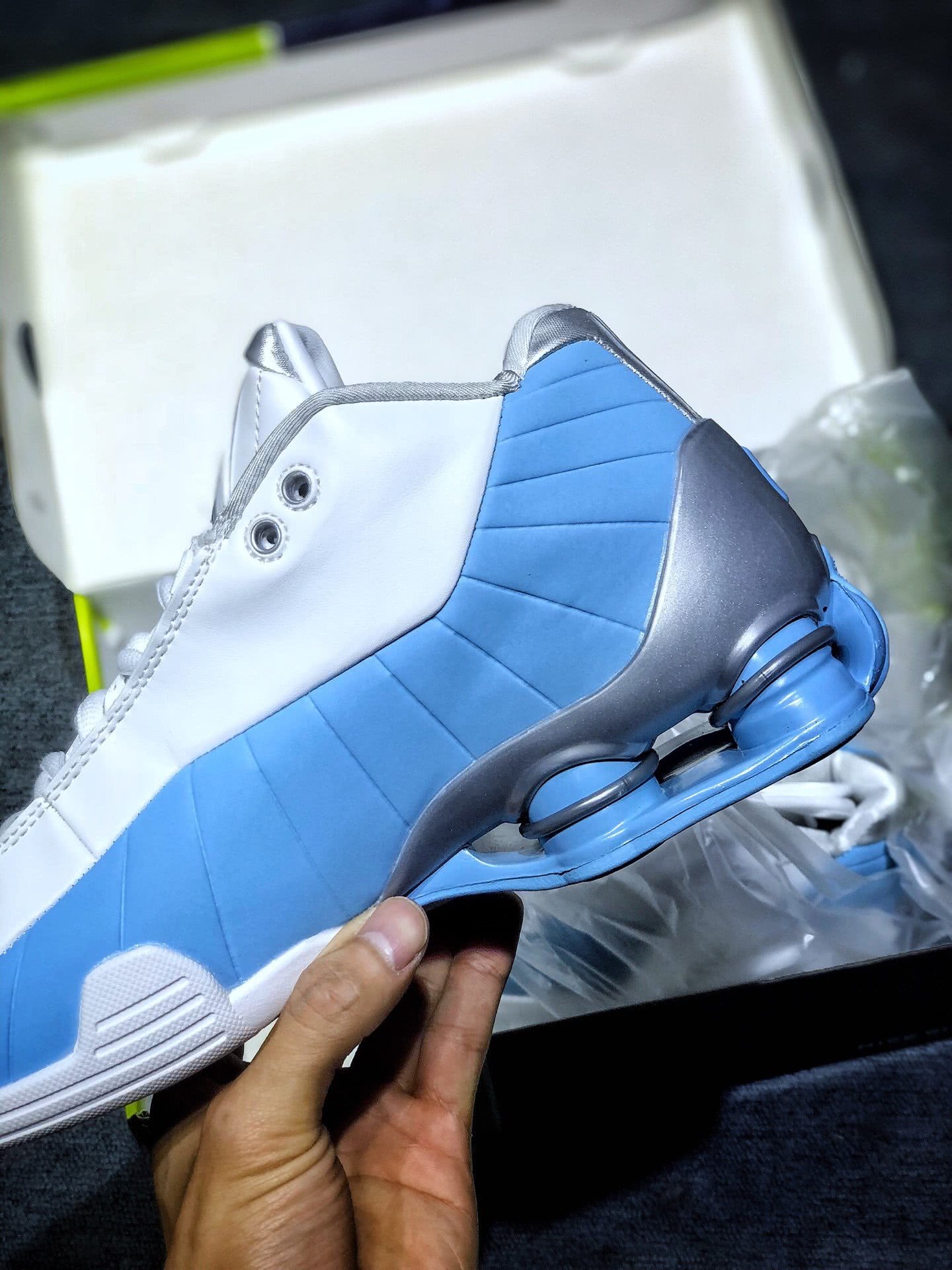 半人半神nikeshoxbb4文斯卡特签名篮球鞋开箱测评