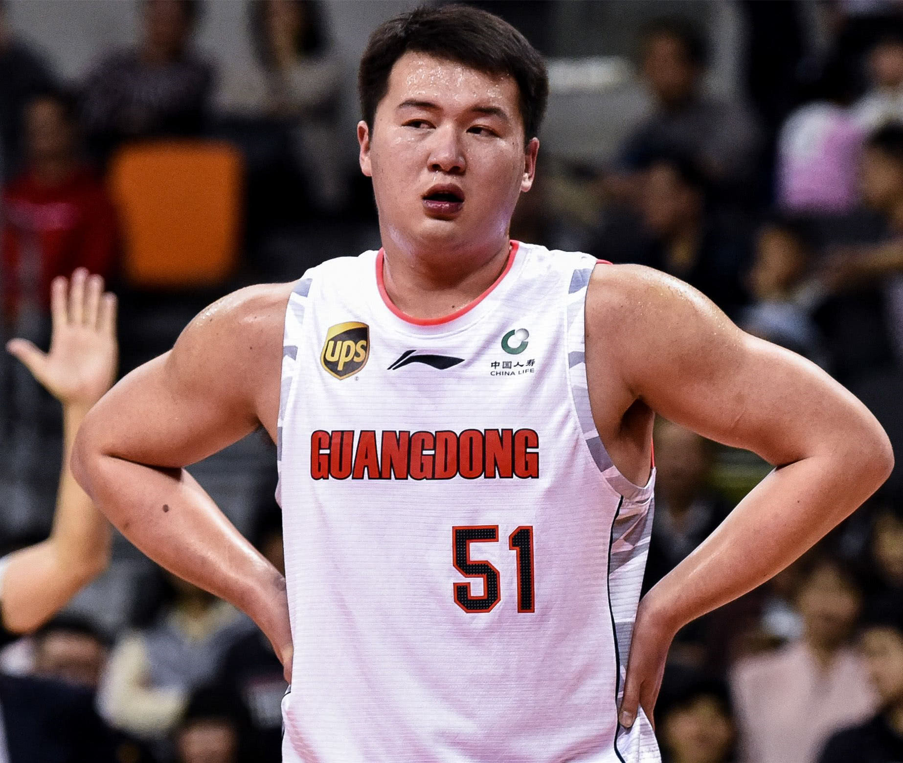 万圣伟"风骚拉杆"戏耍周琦,大魔王:他竟然还会这个?