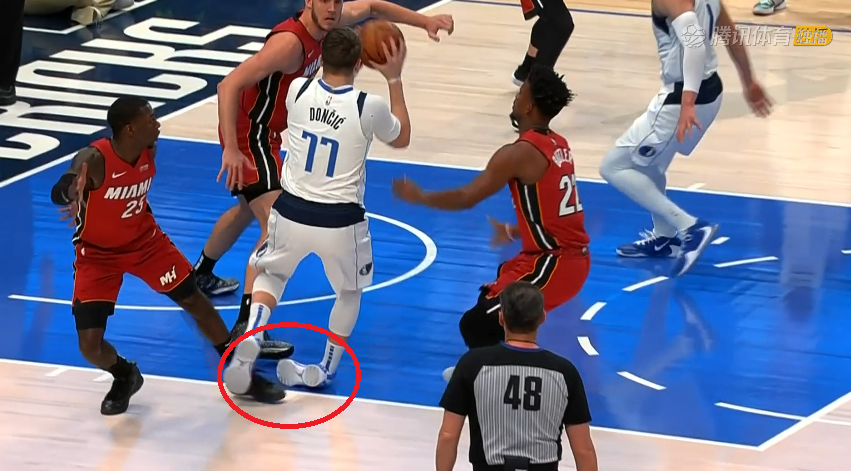 触目惊心东契奇遭遇垫脚慢镜回放还原真相无缘打破尘封55年的纪录