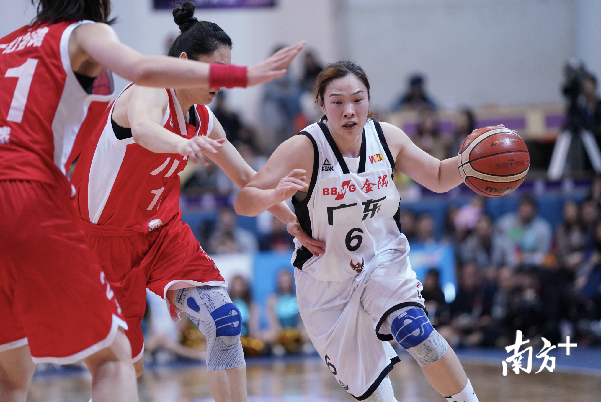 沈怡在东莞圆冠军梦我爱这座篮球之城