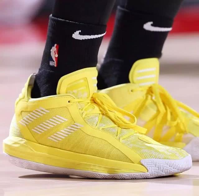 nba球员上脚:利拉德这赛季穿的球鞋,这4个配色很帅气! 企鹅体育新闻