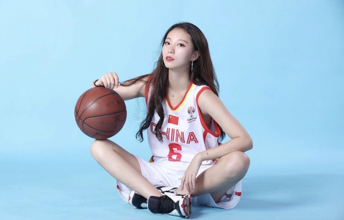 她是篮球运动上最美啦啦队队长,来自cba,意外走红男篮圈 企鹅体育新闻