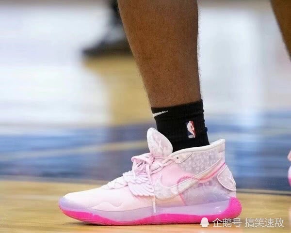 杜兰特kd12"粉色飞翼"超赞,上脚颜值碾压欧文6,这才是神仙配色!