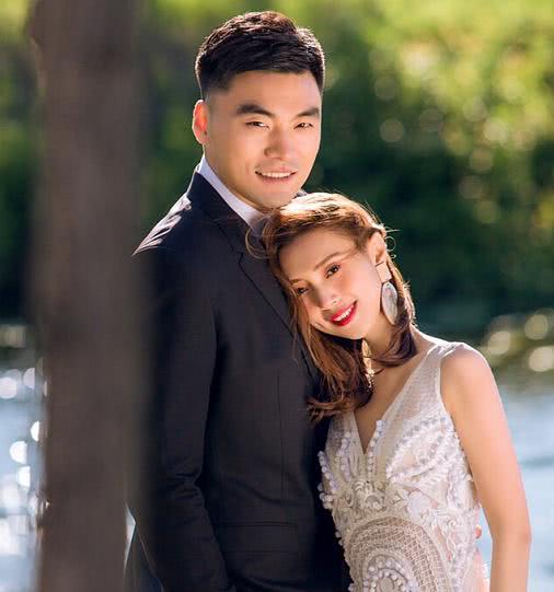 高挑韩德君家庭美满老婆朱悦荧郭艾伦女友,赵继伟女友,李晓旭女友,这