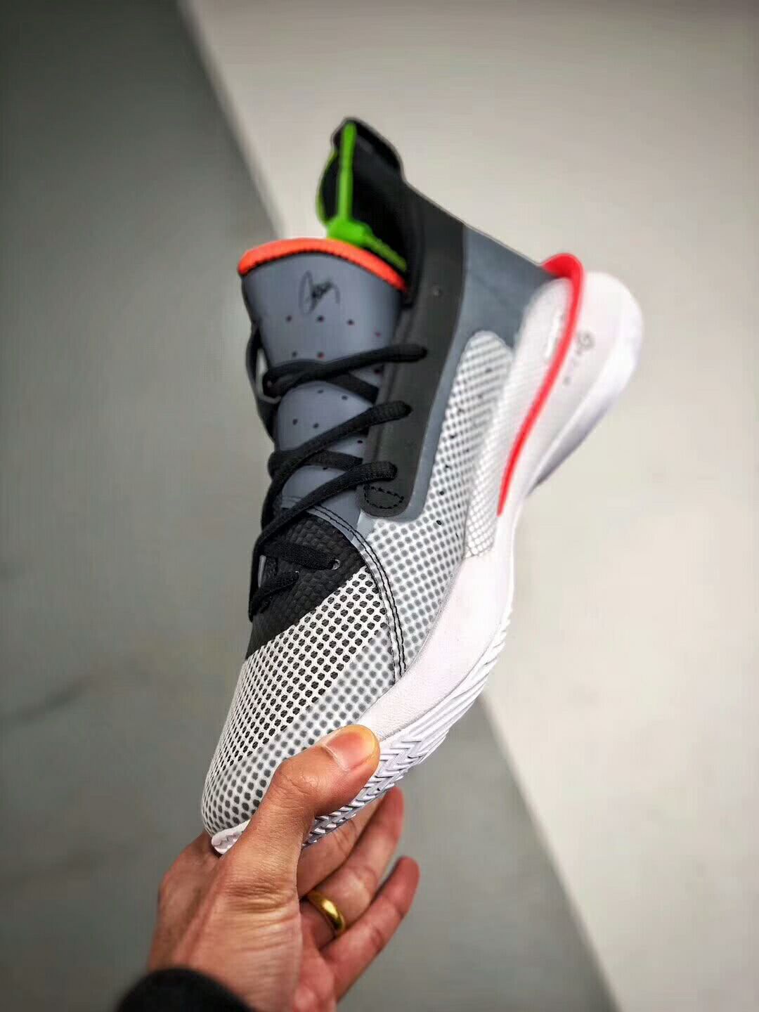 库里7代开箱细节测评双重缓震科技难道脚感还不行