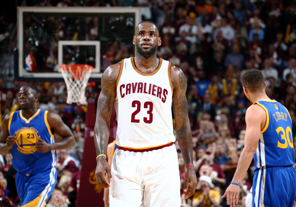 16年总决赛,詹姆斯场均29.7分夺fmvp,乐福和欧文什么数据?