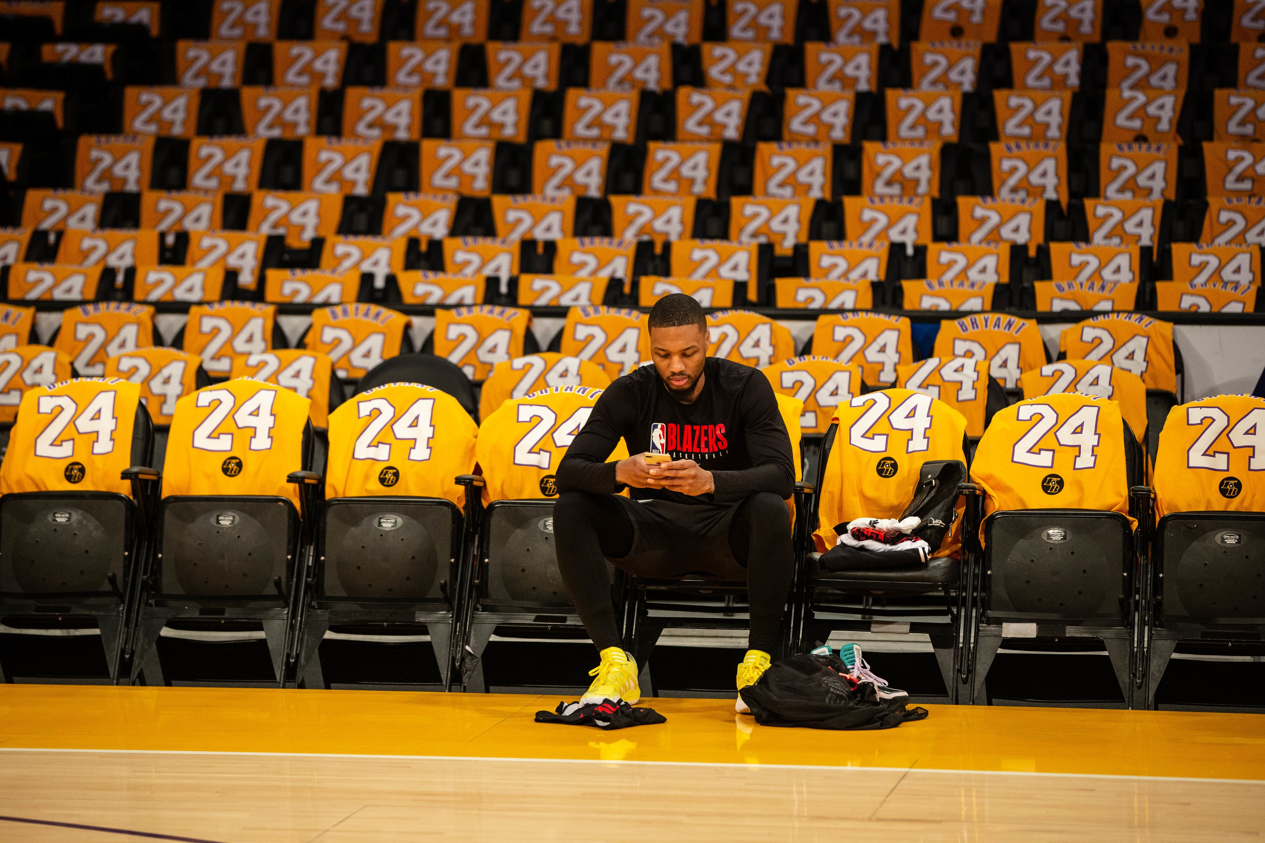 现场铺满t恤 地板细节催人泪,官方:科比造的主场 企鹅体育新闻