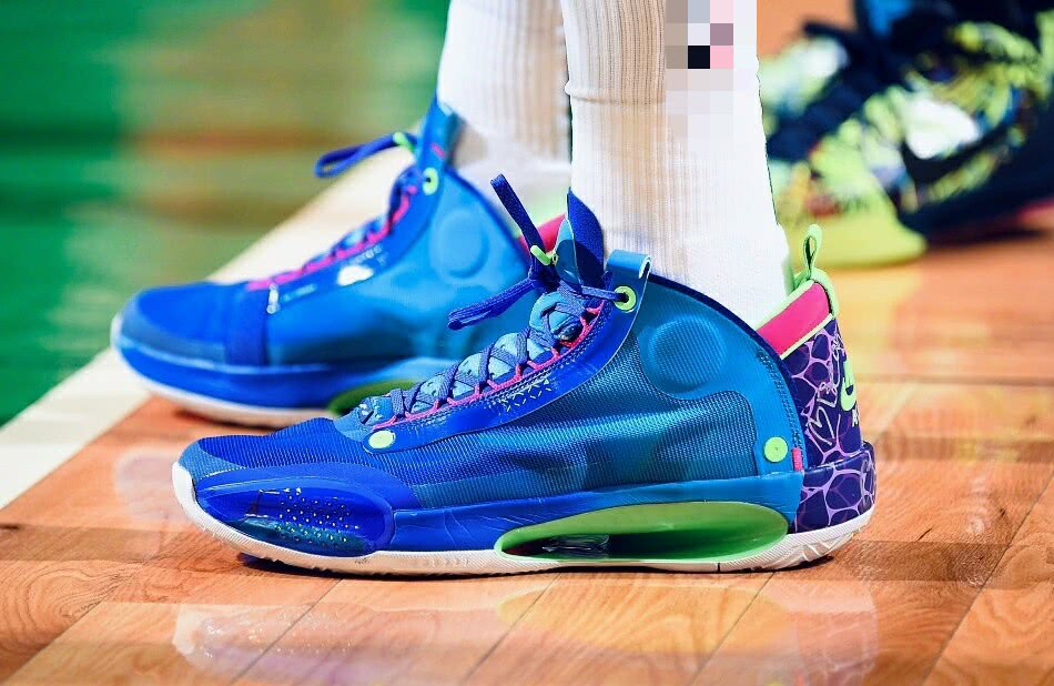 塔图姆上脚过的aj34每一款配色都刻骨铭心最后一款亲子款让人心动